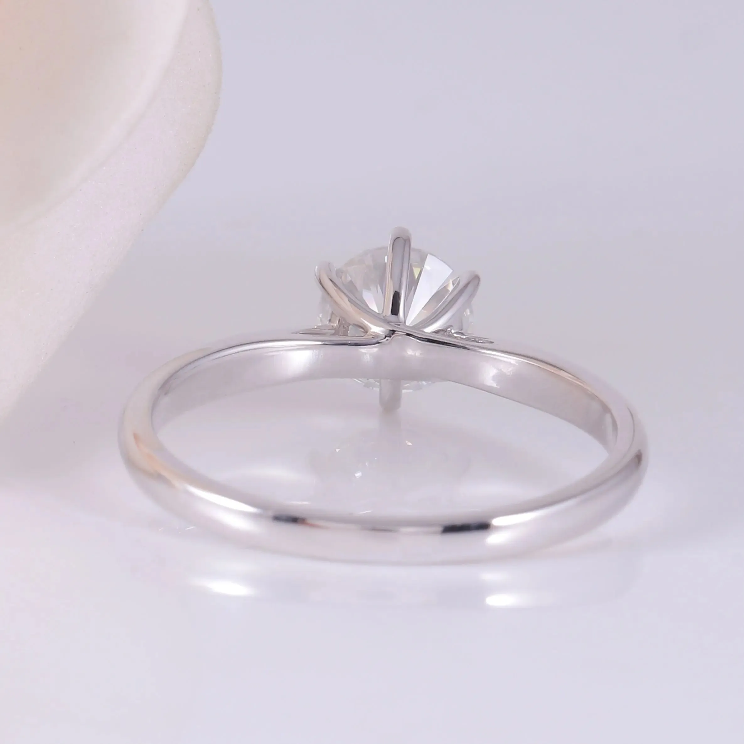 14k / 18k White Gold Moissanite Solitaire Ring 1ct