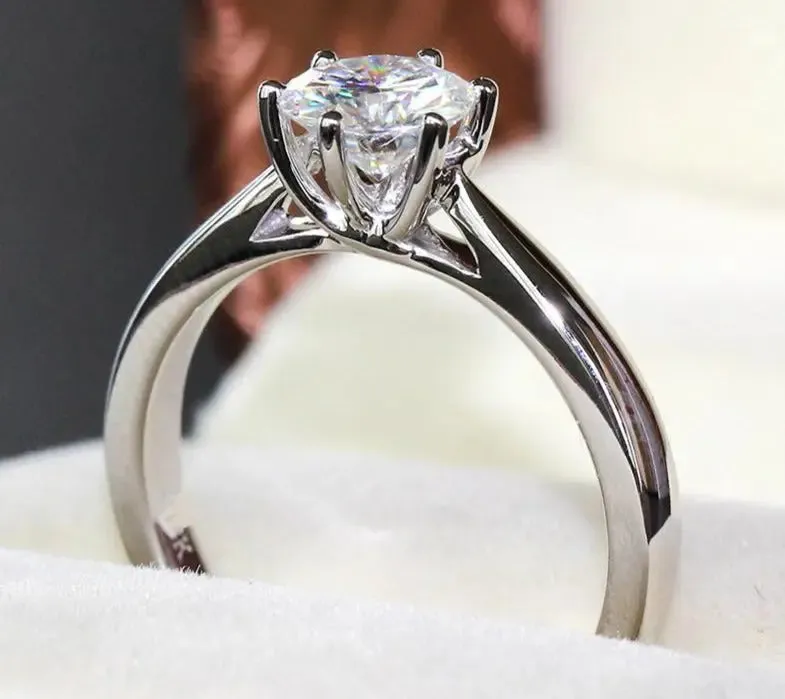 14k / 18k White Gold Moissanite Solitaire Ring 1ct