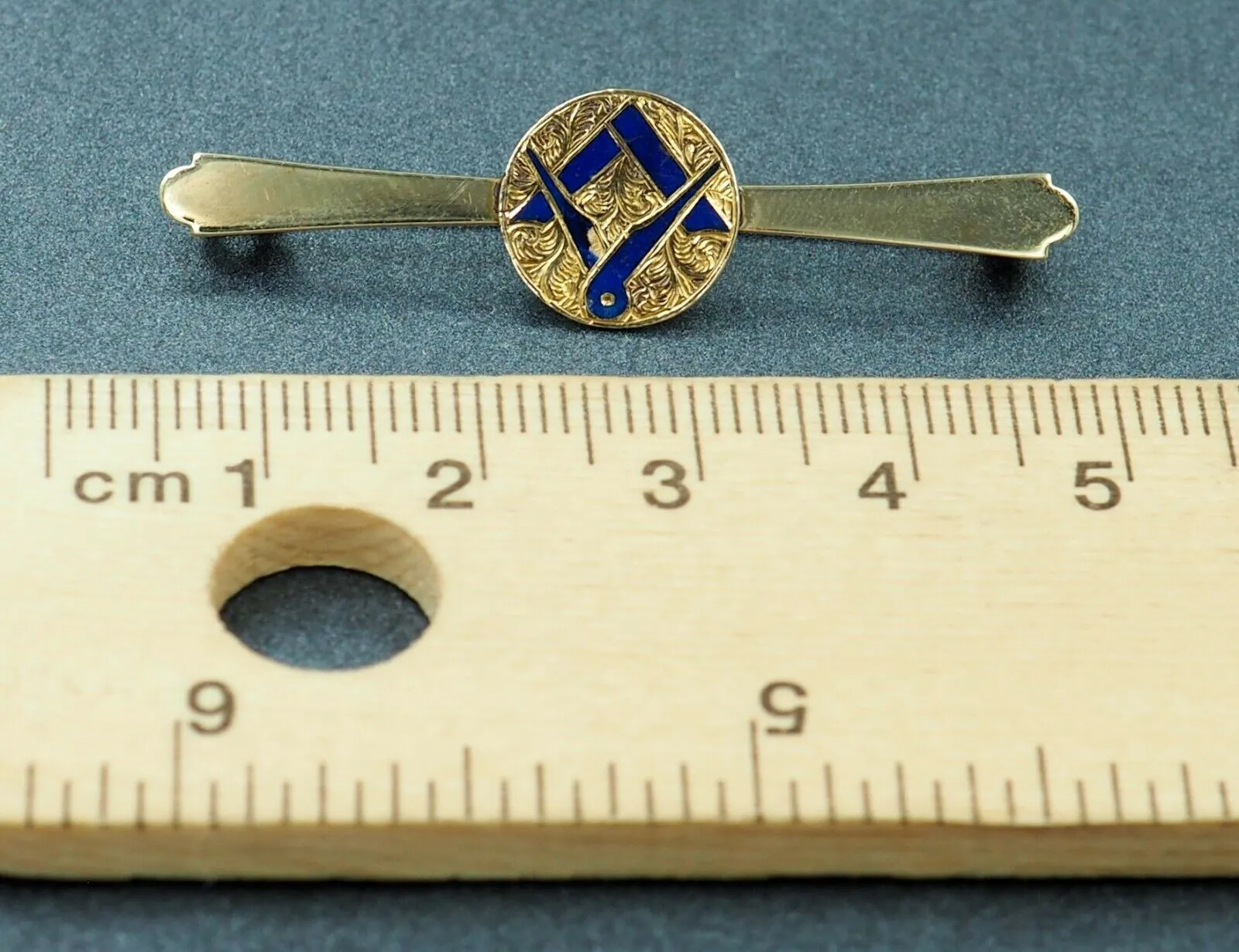 9ct Yellow Gold Enamel Freemasons Masonic Square & Compass Brooch