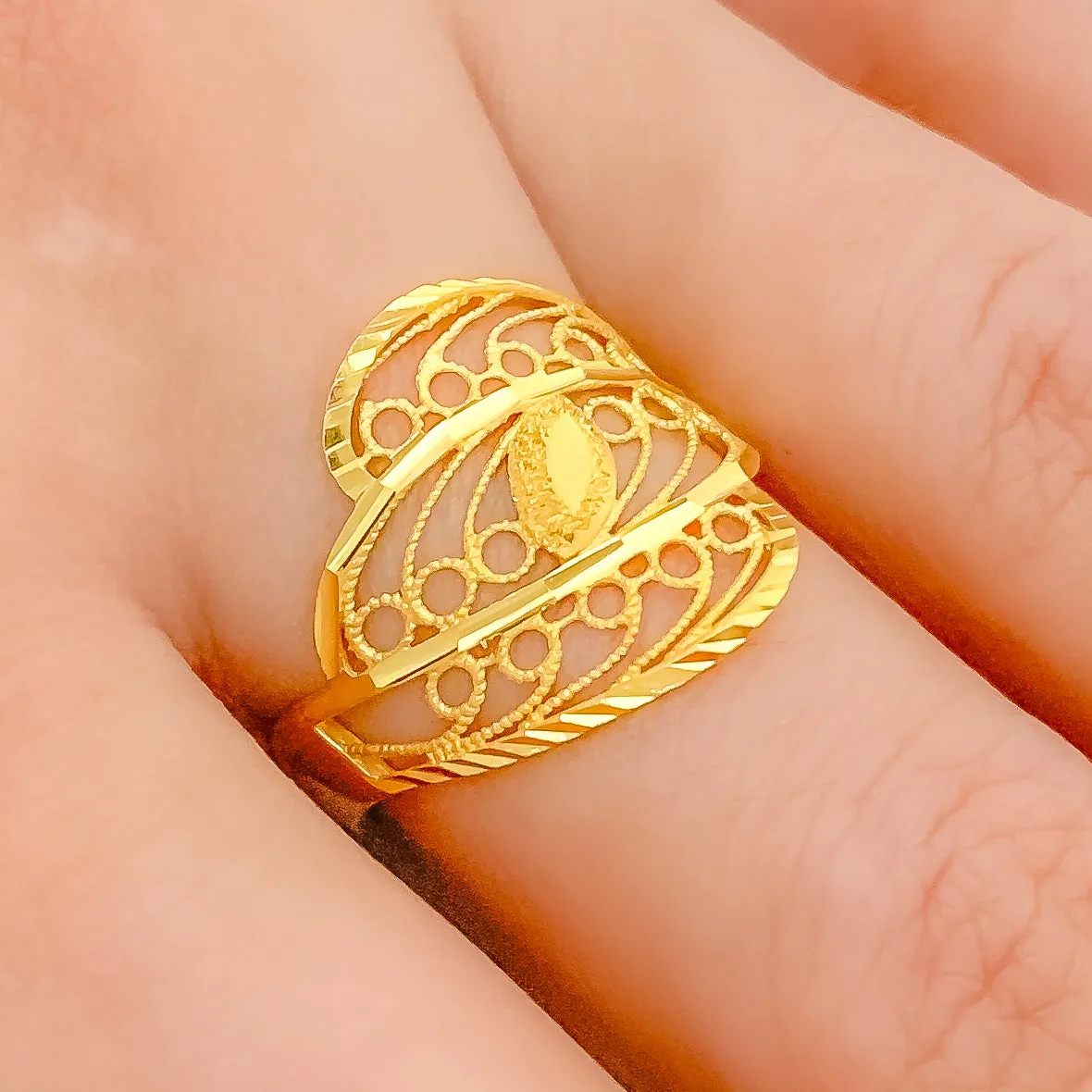 Attractive Wide Spiral Ring