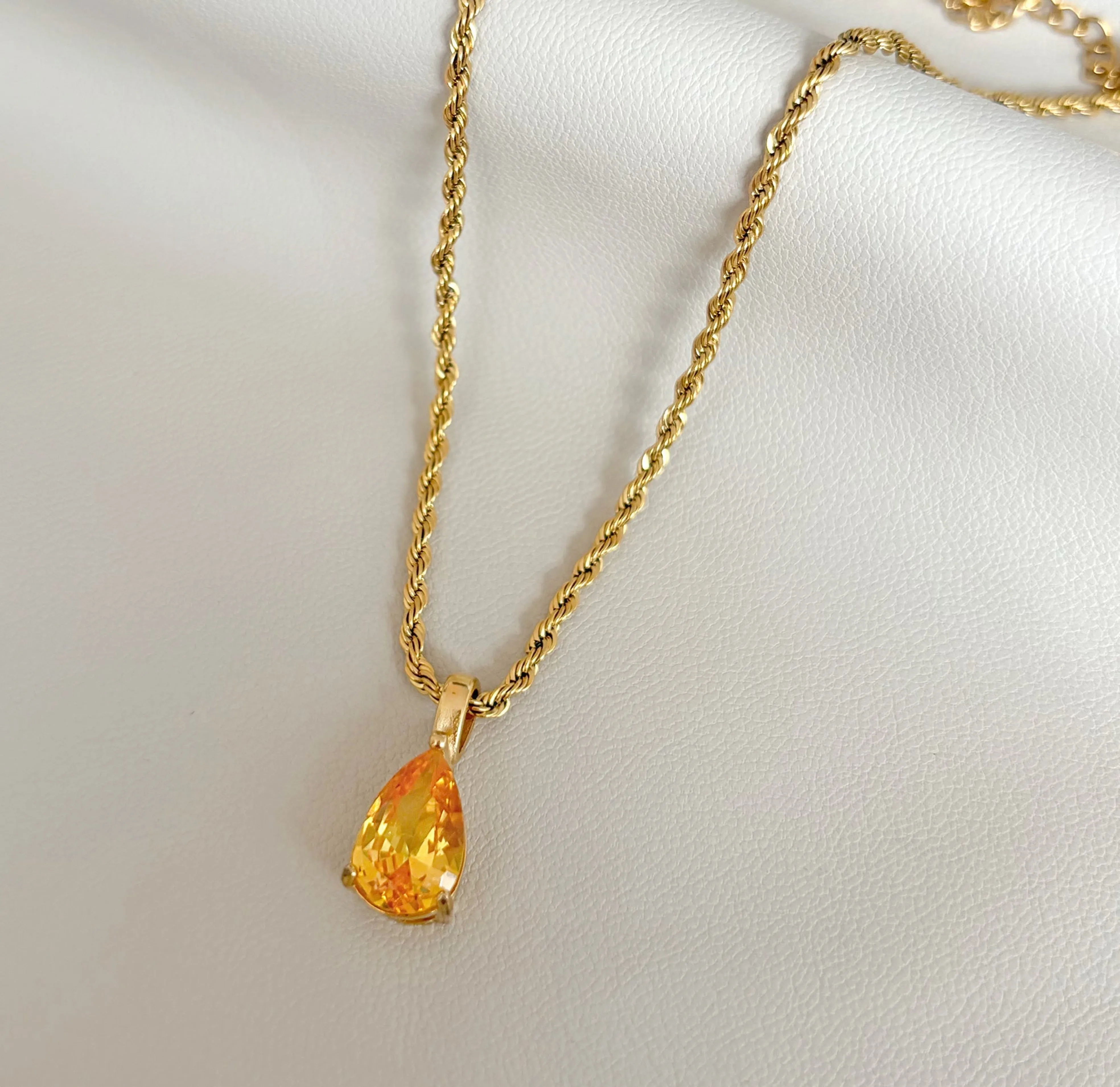 BEATRICE GOLD ORANGE TEAR DROP PENDANT NECKLACE