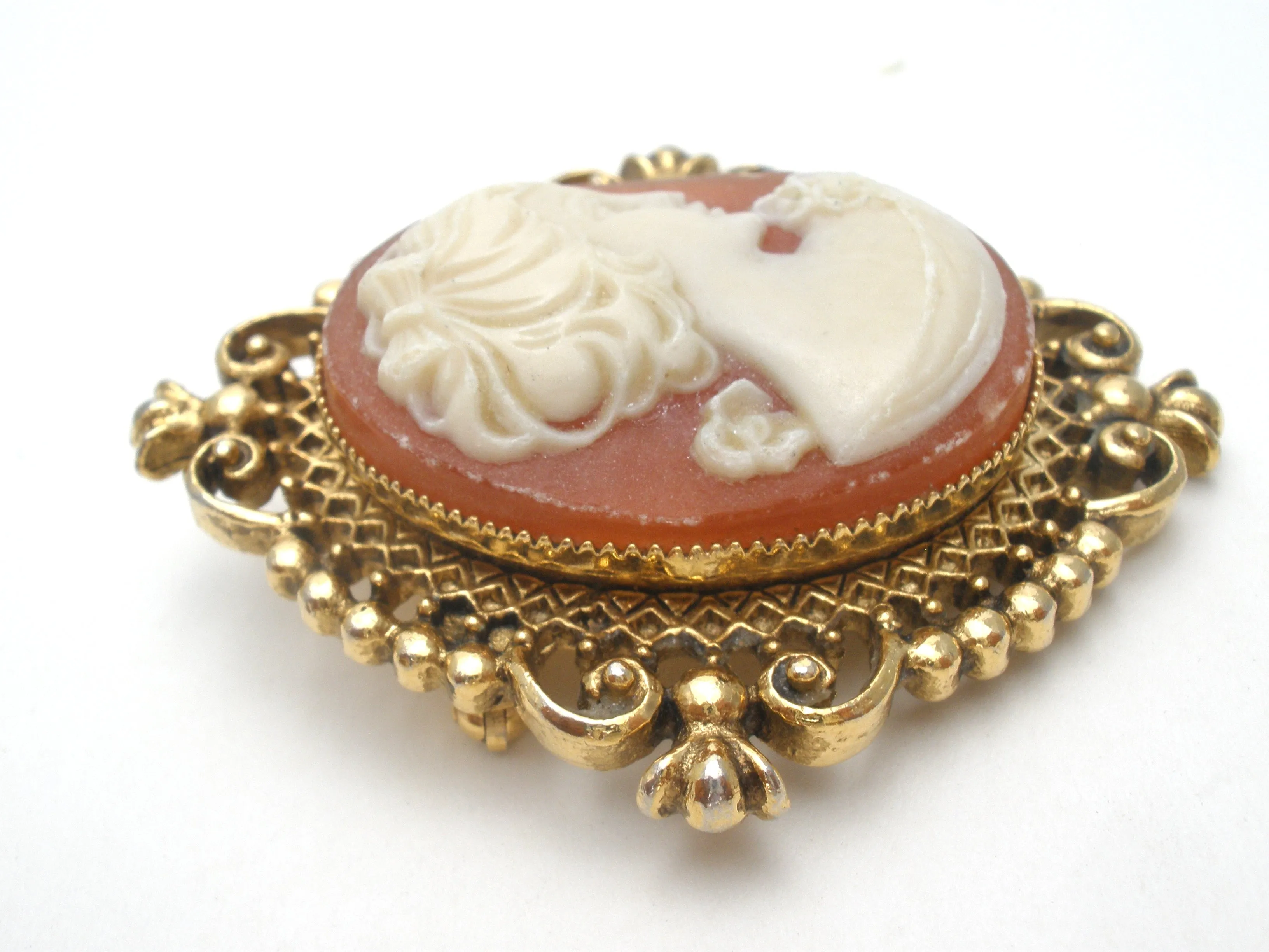 Cameo Perfume Locket Brooch Pin Vintage Avon