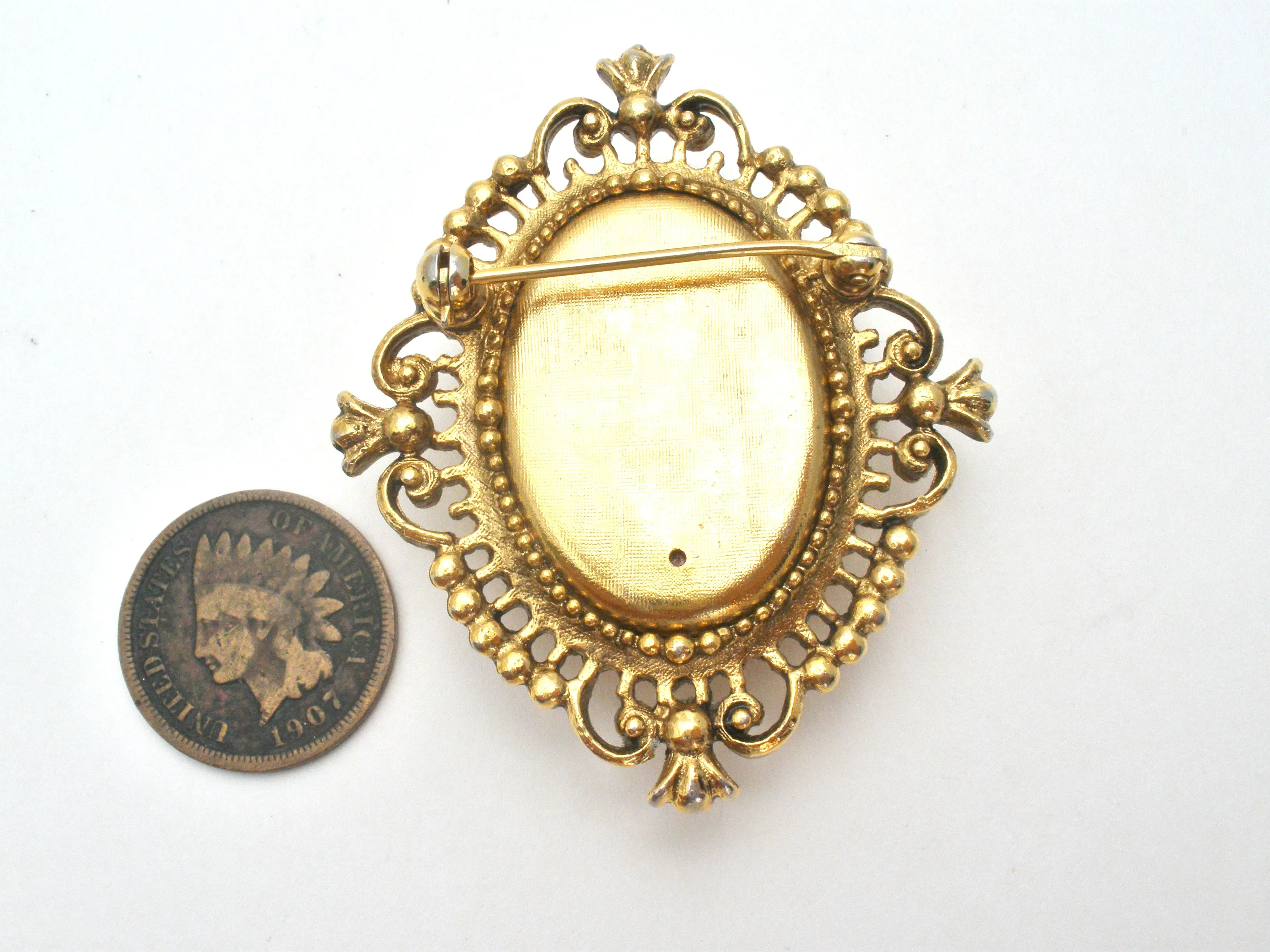 Cameo Perfume Locket Brooch Pin Vintage Avon