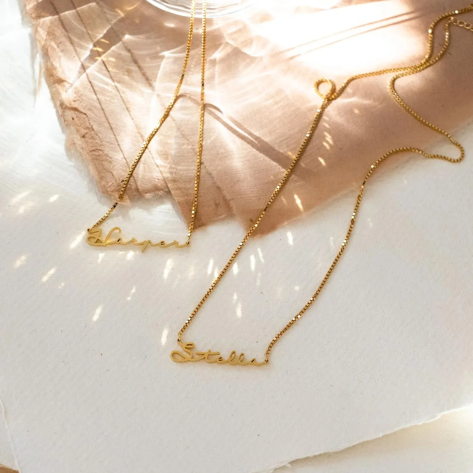 DAINTY SCRIPT NAME NECKLACE