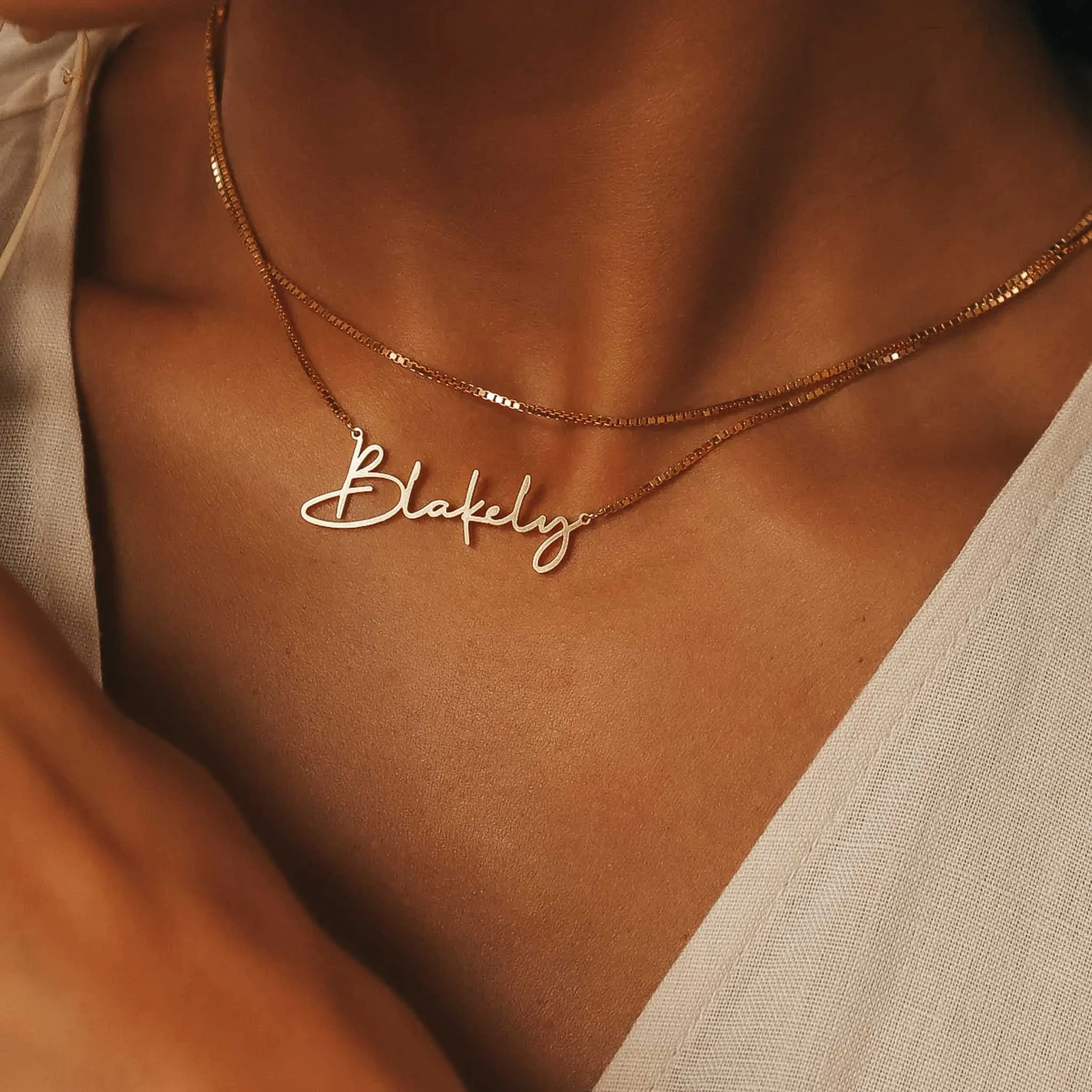 DAINTY SCRIPT NAME NECKLACE