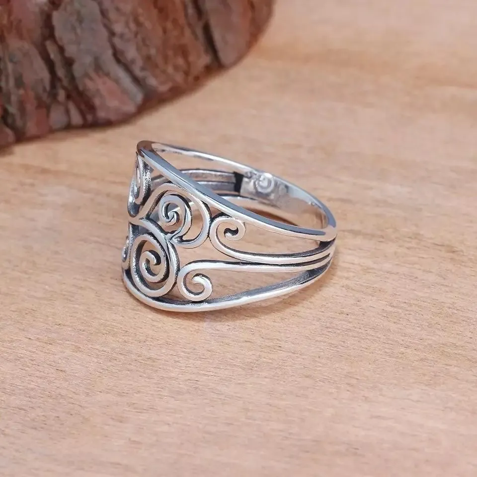 Silver Celtic ring with curling vine design